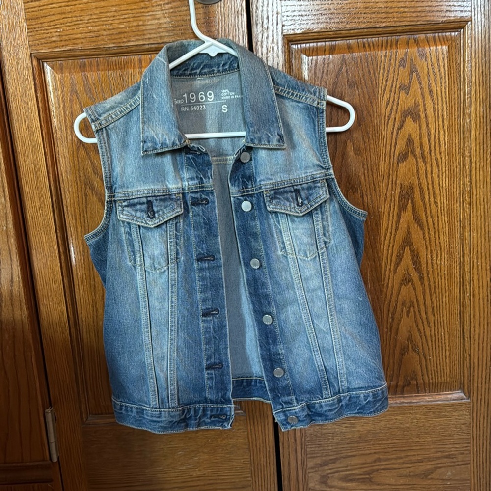 Gap 1969 denim vest size small excellent condition